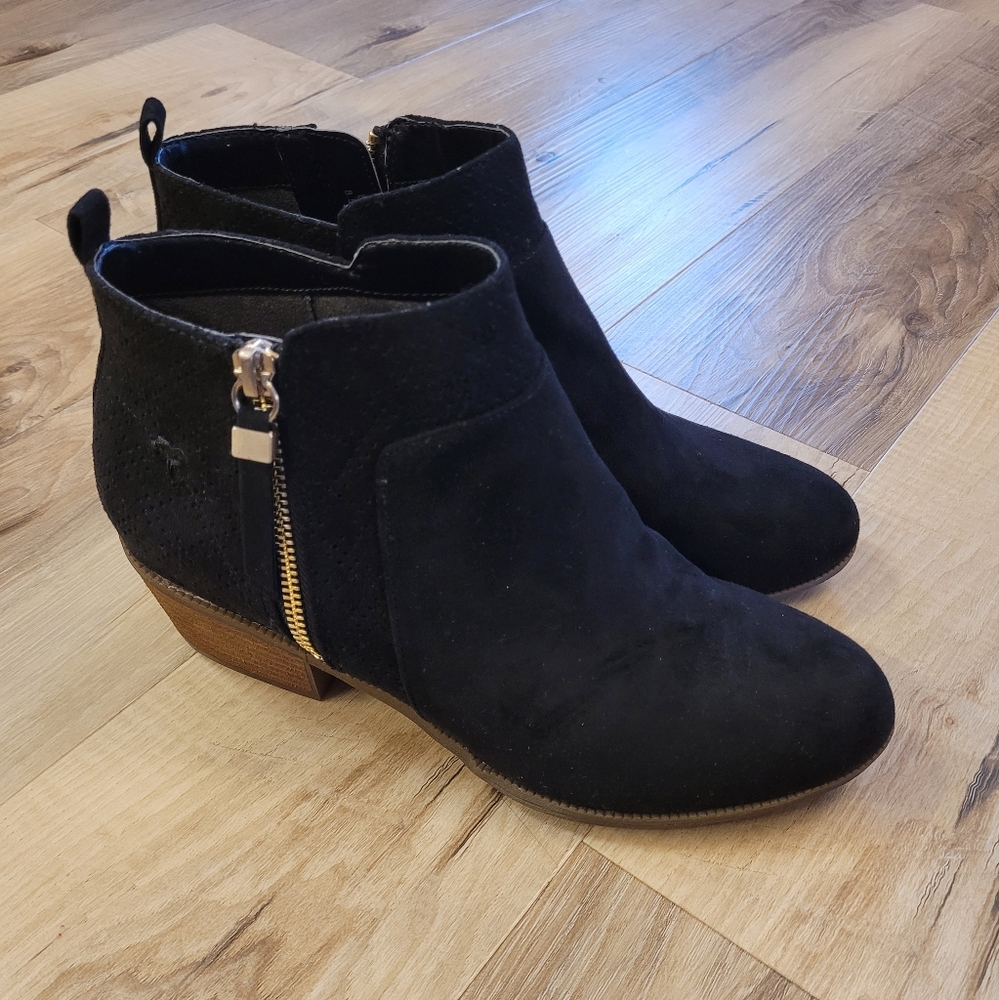 NWOT Dr. Scholl's Brianna Suede Bootie